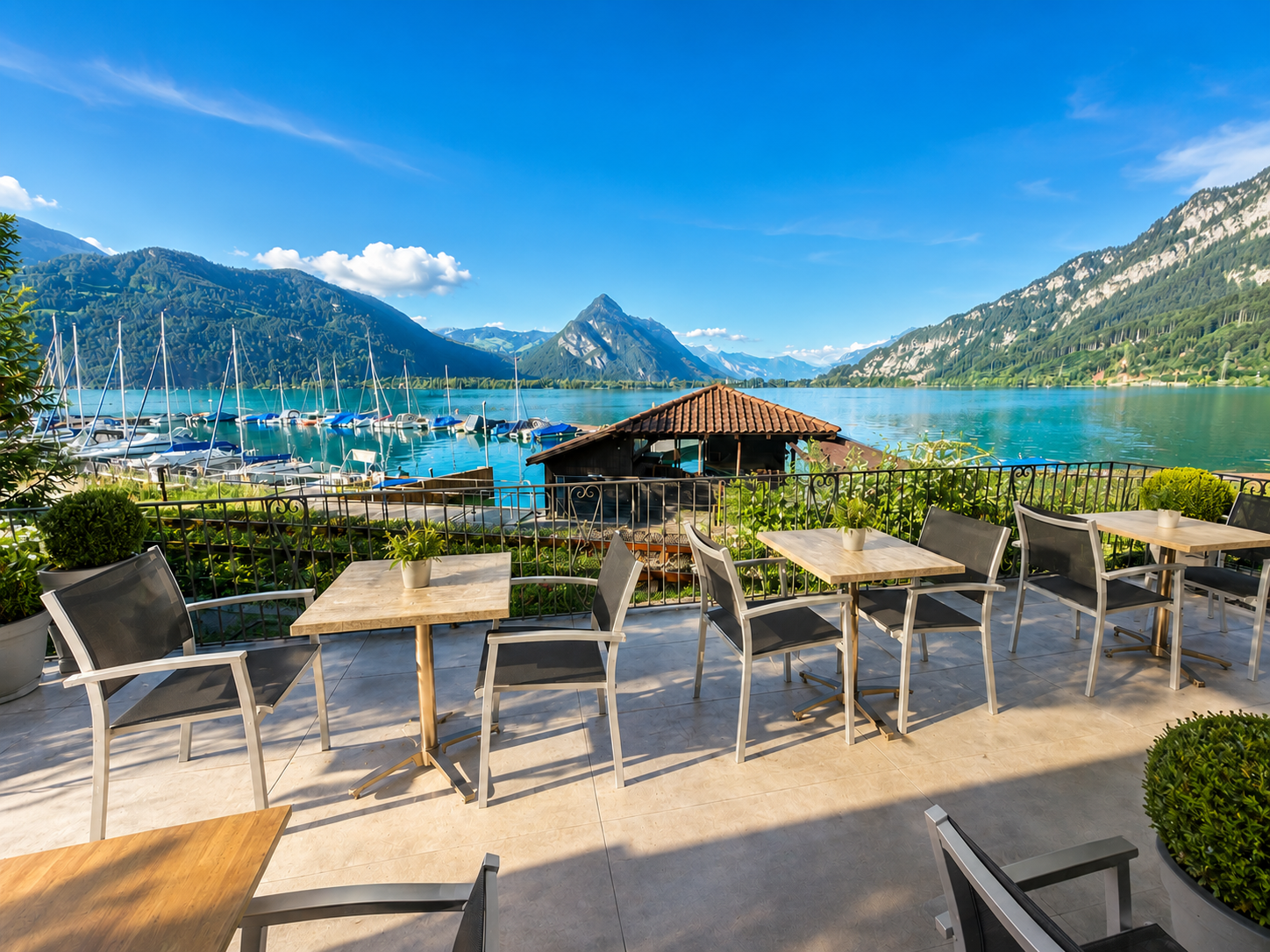 Terrazza con vista sul lago di Thun
